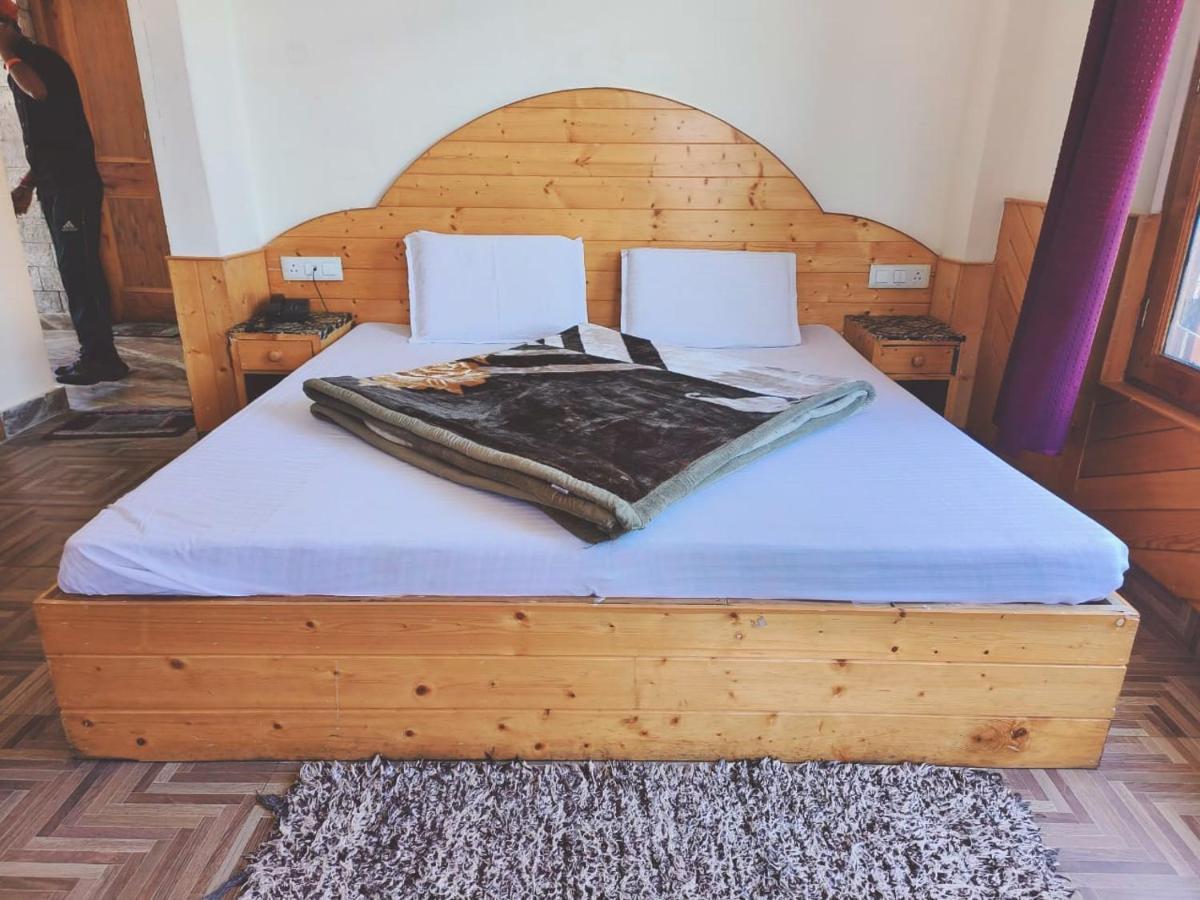 Hotel Hadimba Regency ! Free 4 Wheeler Parking ! Mountain View Rooms ! Near Mall Road Manali المظهر الخارجي الصورة