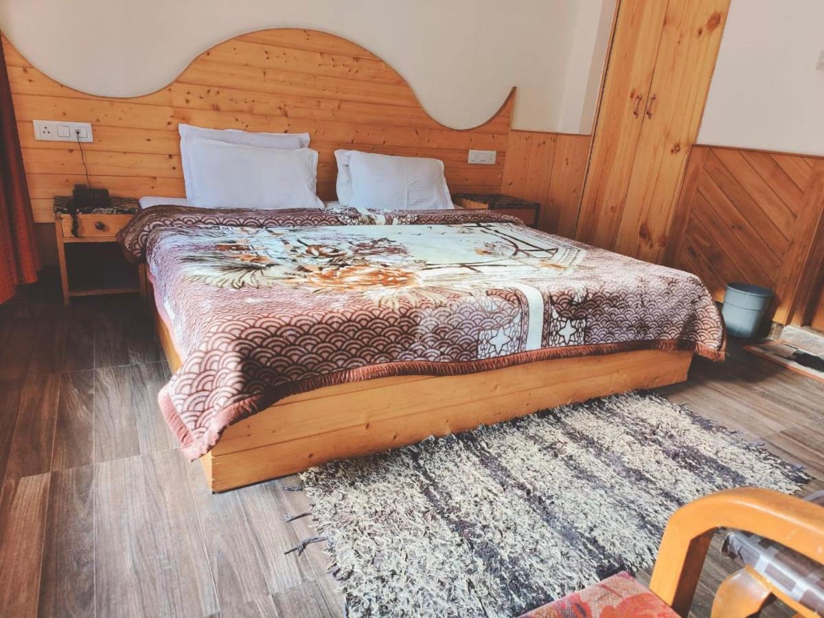 Hotel Hadimba Regency ! Free 4 Wheeler Parking ! Mountain View Rooms ! Near Mall Road Manali المظهر الخارجي الصورة