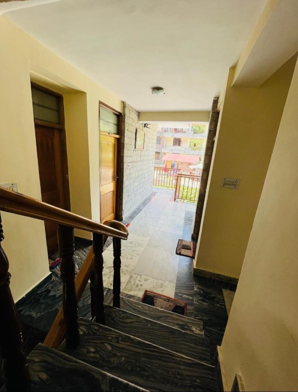 Hotel Hadimba Regency ! Free 4 Wheeler Parking ! Mountain View Rooms ! Near Mall Road Manali المظهر الخارجي الصورة