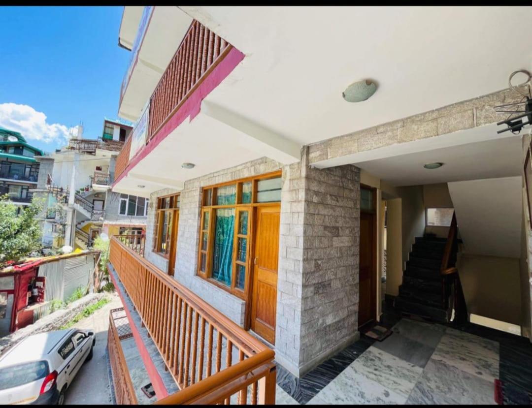 Hotel Hadimba Regency ! Free 4 Wheeler Parking ! Mountain View Rooms ! Near Mall Road Manali المظهر الخارجي الصورة